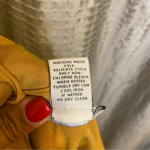 Mustard Button Down Carmen Marc Valvo Top XL - Picture 7 of 10